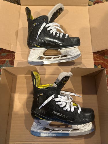 Used Bauer  Size 5.5 Supreme M4 Hockey Skates