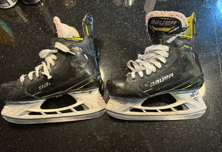 Used Senior Bauer Regular Width 8 Supreme M4 Hockey Skates