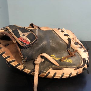Used  Right Hand Throw 32" CM3000XSBT Catcher's Glove