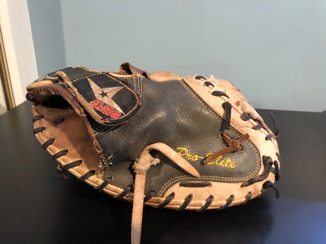 Used  Right Hand Throw 32" CM3000XSBT Catcher's Glove