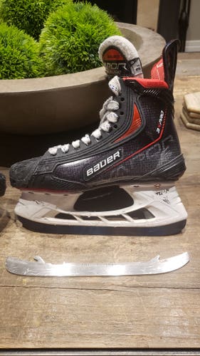 Used Junior Bauer Vapor 3X Pro Hockey Skates Regular Width Size 3.5