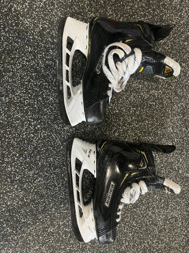 Used Intermediate Bauer Extra Wide Width  Size 5 Supreme 2S Pro Hockey Skates