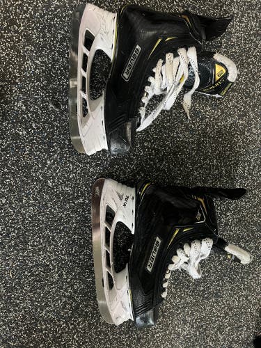 Used Intermediate Bauer Regular Width  Size 5.5 Supreme 2S Pro Hockey Skates