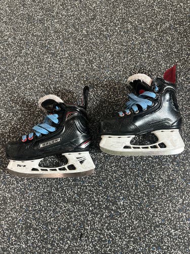 Used Youth Bauer Extra Wide Width  13.5 Vapor 1X Hockey Skates