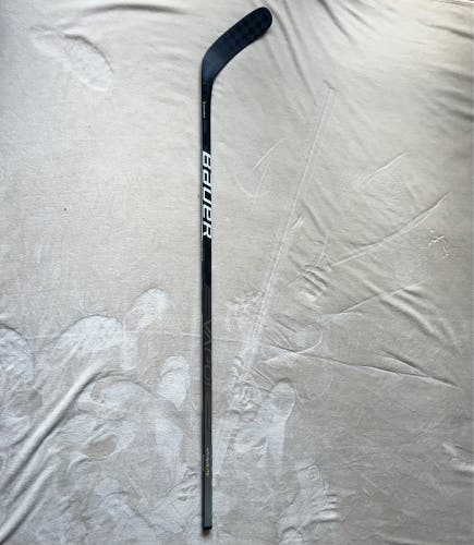 New Senior Bauer Right Handed P88M Pro Stock Vapor Hyperlite Hockey Stick