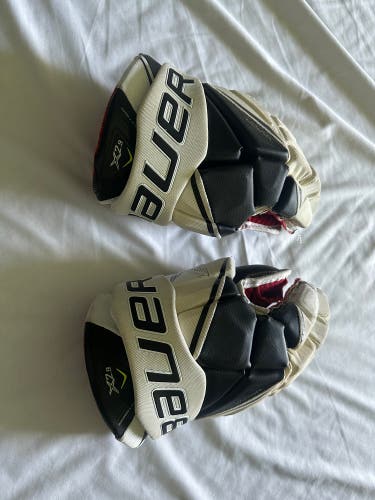 Used  Bauer 13"  Vapor X2.9 Gloves