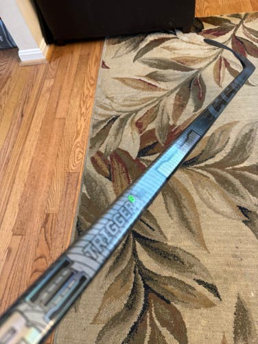 New Senior CCM Right Handed P92 75 Flex Pro Stock RibCor Reckoner Hockey Stick