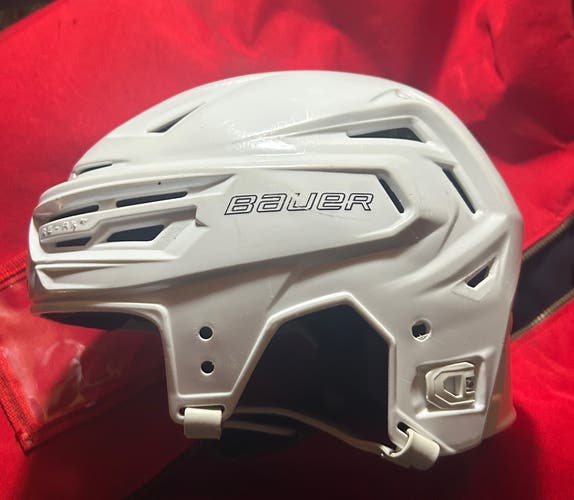 Used Medium Bauer Re-Akt 150 Helmet