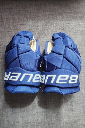 Bauer Vapor Hyperlite Gloves 13" Canucks Pro Stock