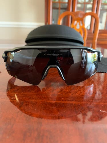 New Men's Oakley Radar EV Sunglasses