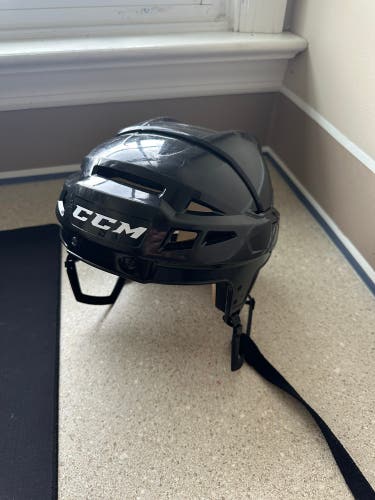 Used Medium CCM Pro Stock Vector V08 Helmet