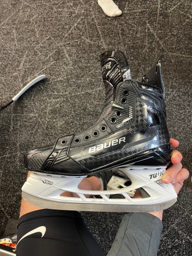 New Bauer 8.5 Hockey Skates