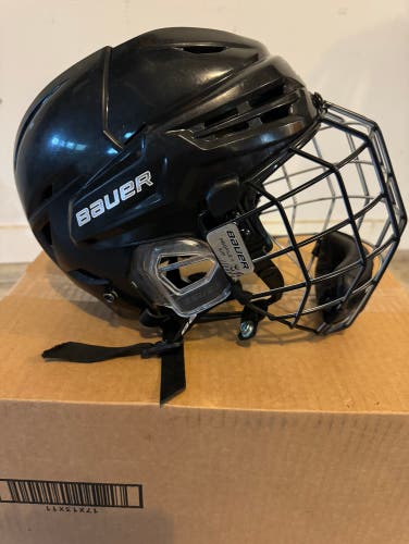 Used Small Bauer  Re-Akt 95 Helmet