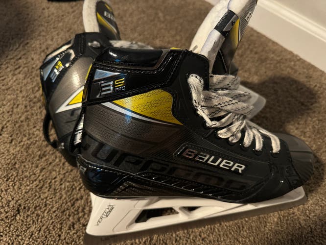Used Senior Bauer Regular Width  9 Supreme 3S pro Hockey Goalie Skates