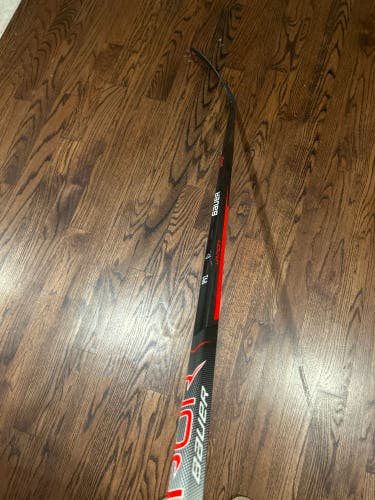 Used Senior Bauer Right Handed P92 Vapor Hyperlite Hockey Stick