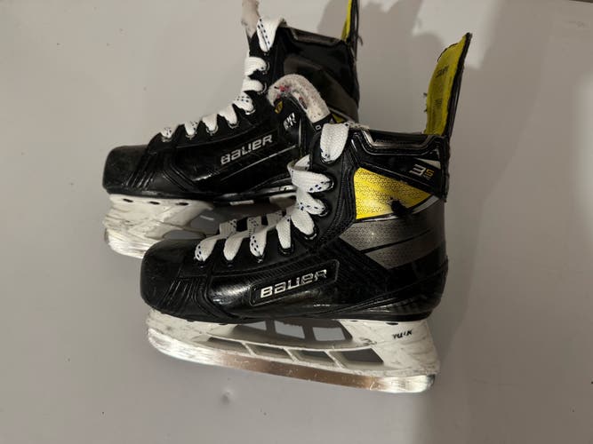 Used Youth Bauer Regular Width 13.5 Supreme 3S Pro Hockey Skates