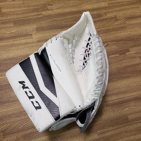 Like new CCM Yflex goalie glove