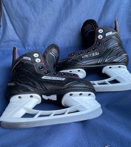 Used Youth Bauer Regular Width 11 Ns Hockey Skates