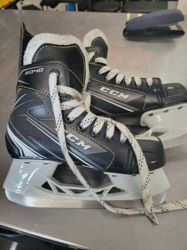 Used Ccm Tacks 9040 Junior 01 Ice Hockey Skates