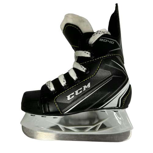 Used Ccm Tacks 9040 Youth 09.0 Ice Hockey Skates