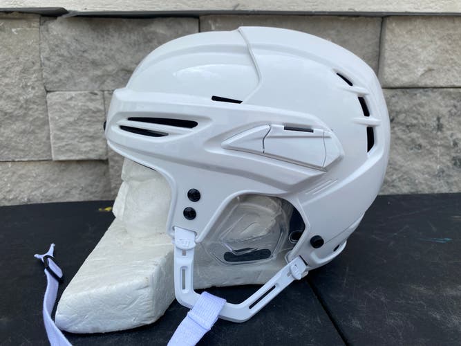 Warrior Covert PX2 Pro Stock Hockey Helmet Medium White 4026