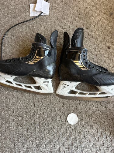 Used Senior True Regular Width  Pro Stock 9.5 Stock Skate Hockey Skates