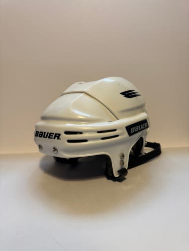 Used White Large Bauer  HH 5000 Helmet