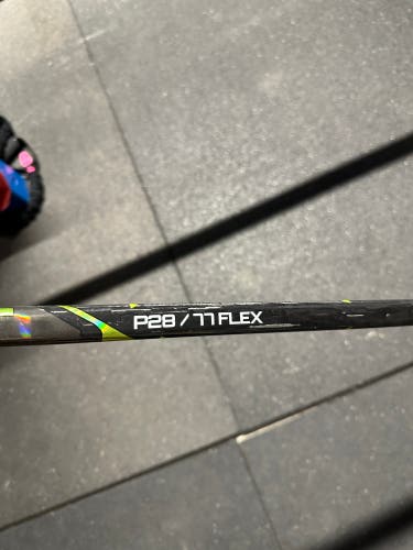 New Senior Bauer Right Handed P28  Ag5nt Hockey Stick