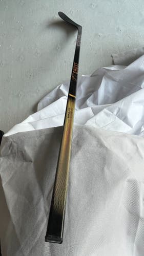 Senior New Left Hand CCM FT Ghost Hockey Stick P28 75 Flex