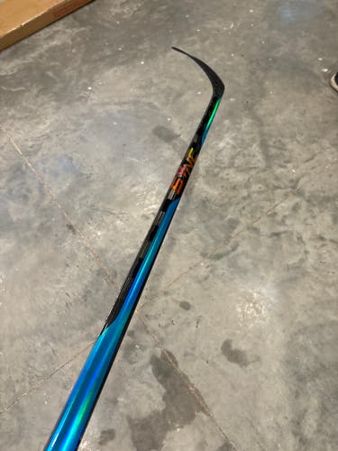 New Intermediate Bauer Right Handed P92 Nexus Sync Hockey Stick