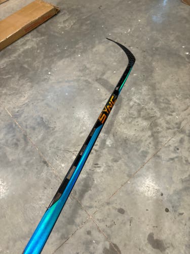 New Intermediate Bauer Right Handed P92 Nexus Sync Hockey Stick