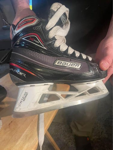 Used Junior Bauer Vapor X700 Hockey Goalie Skates Regular Width Size 3