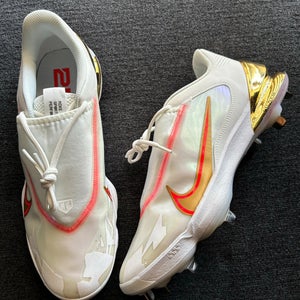 Nike Force Zoom Trout 8 Pro Playoff Pack White/Gold Metal Baseball Cleats Size 12