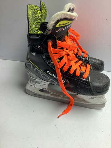 Used Bauer Vapor 3x Junior 02.5 D - R Regular Ice Hockey Skates