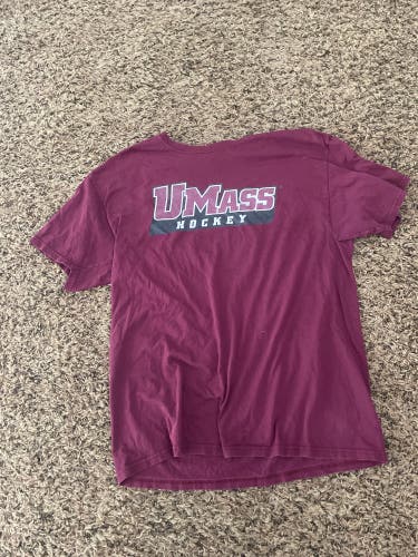 Used Men's Umass Hockey T-shirt