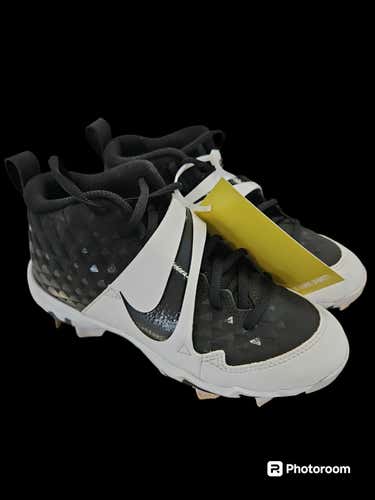 Used Nike Trout Junior 02.5 Baseball And Softball Cleats