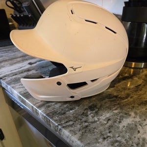 Used 7 3/8 Mizuno B6 Batting Helmet
