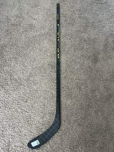 New Senior Bauer Right Handed P28 77 Flex Ag5nt Hockey Stick