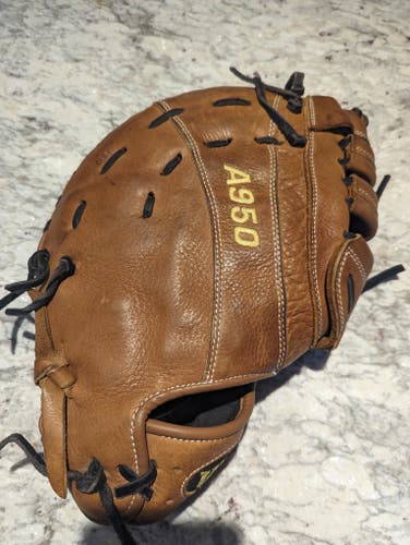 Used 2021 Wilson A950 First Base Mitt, 12" Right Hand Throw