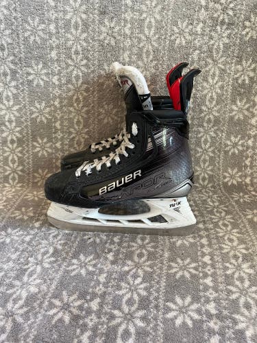 Used Intermediate Bauer Vapor XLTX Pro+ Hockey Skates Size 5 Fit 1