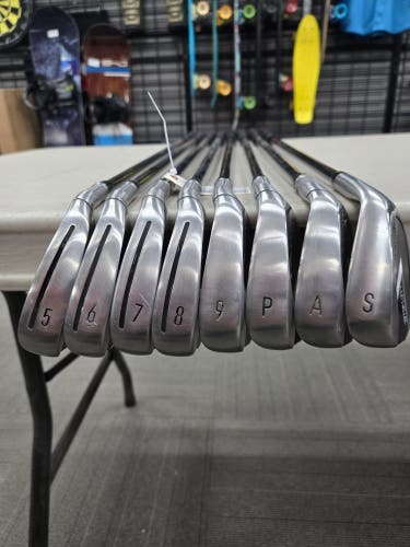 Used Men's TaylorMade Stealth Right Handed Iron Set Regular Flex 8 Pieces Graphite Shaft