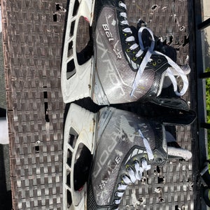 Used Senior Bauer Vapor Hyperlite Hockey Skates Regular Width Pro Stock 9.5