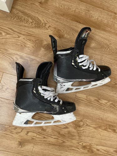 Used Senior Bauer Regular Width Pro Stock 9 Vapor Hyperlite Hockey Skates