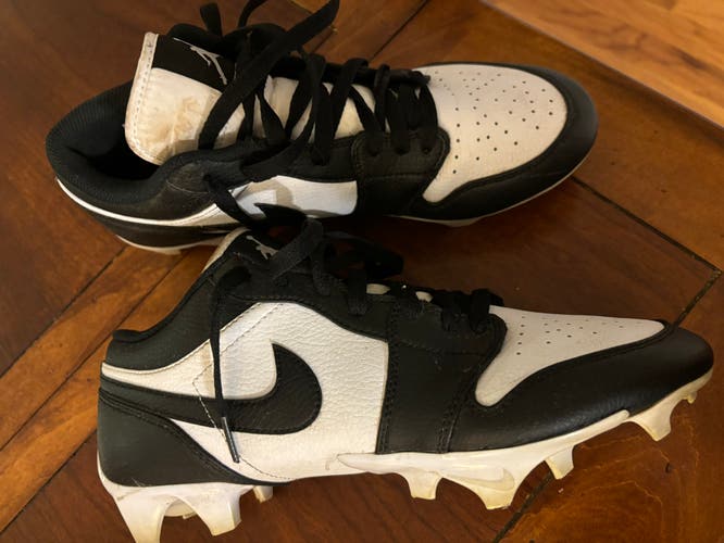 Nike Air Jordan one black-and-white cleats low