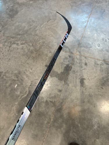 Black New Intermediate CCM Right Handed P29 Jetspeed FT6 Pro Hockey Stick