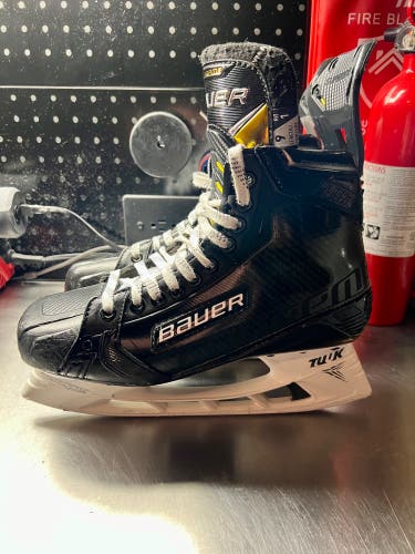 Used Senior Bauer Supreme UltraSonic 9 Hockey Skates