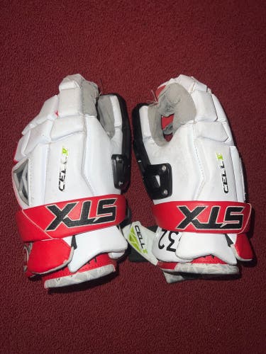 Game Used University Of Utah Lacrosse #32 Team Issued Goalie STX Medium Cell V Lacrosse Gloves