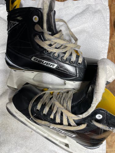 New Youth Bauer Regular Width 6.5 Supreme S180 Hockey Skates