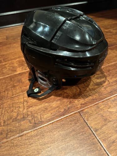Used Large Bauer Re-Akt 100 Helmet