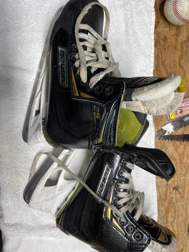 New Bauer 8.5 Supreme 2S Hockey Skates